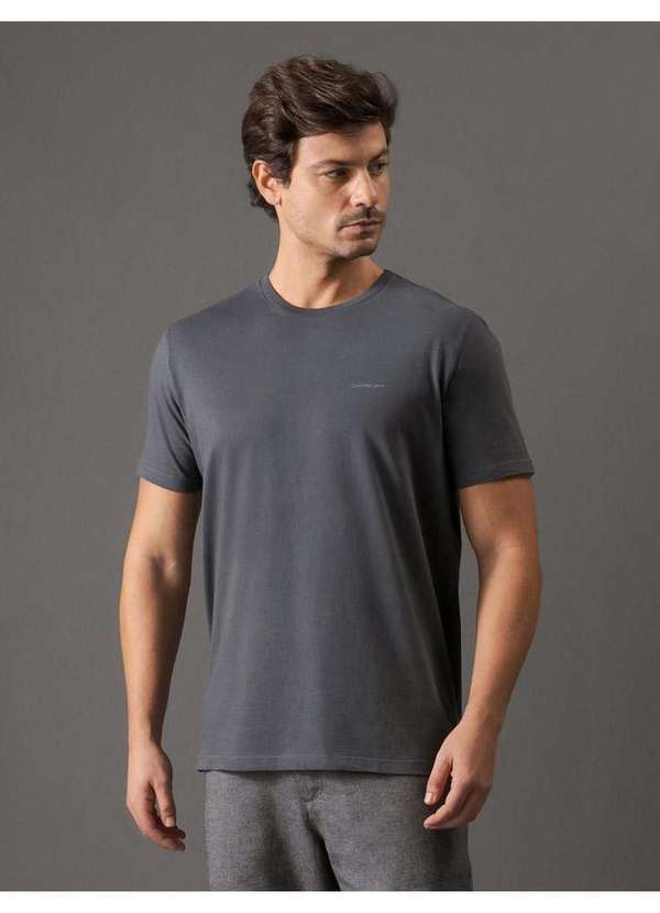 Calvin Klein Jeans - Camiseta Masculina Logo Básico Calvin Klein Jeans - Chumbo Cinza