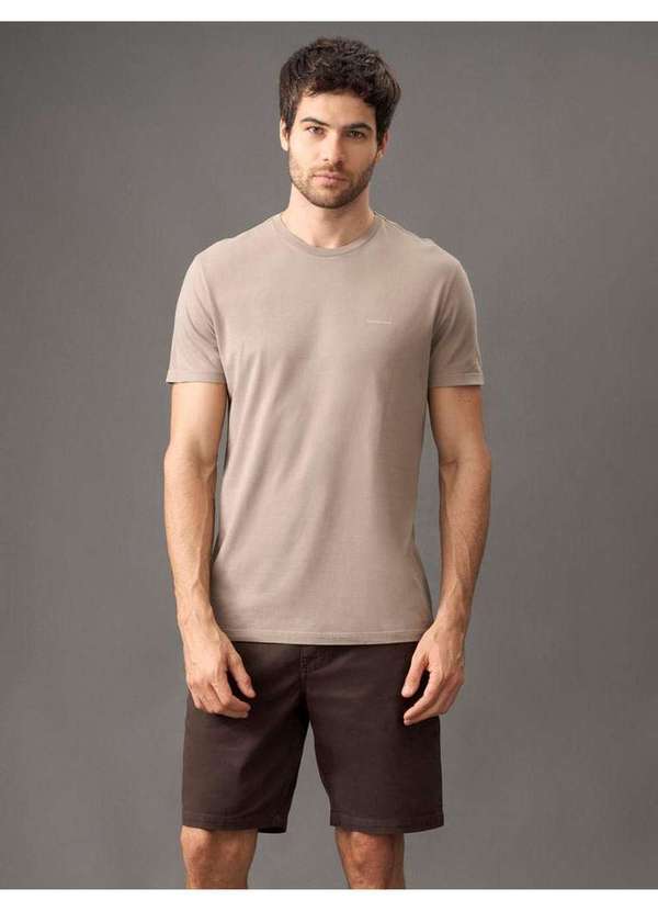 Calvin Klein Jeans - Camiseta Masculina Logo Básico Calvin Klein Jeans - Caqui Medio Bege