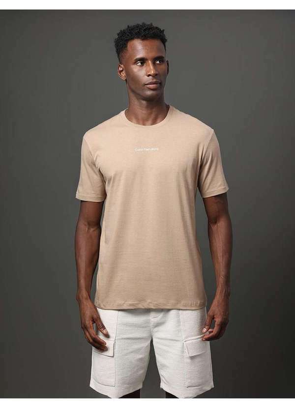 Calvin Klein Jeans - Camiseta Masculina Logo Centralizado Calvin Klein Jeans - Caqui M Bege