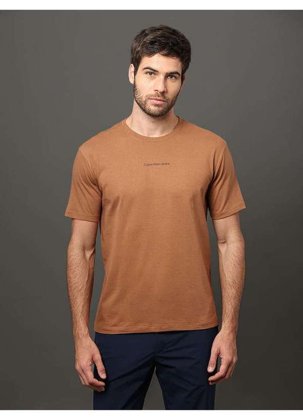 Calvin Klein Jeans - Camiseta Masculina Logo Centralizado Calvin Klein Jeans - Havana Marrom
