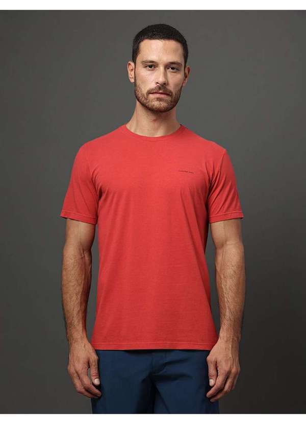 Calvin Klein Jeans - Camiseta Masculina Logo Peito Calvin Klein Jeans - Vermelho Vermelho