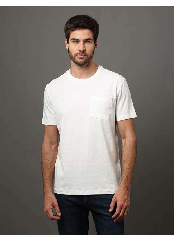 Calvin Klein Jeans - Camiseta Masculina Malhão Bolso Calvin Klein - Off White Branco