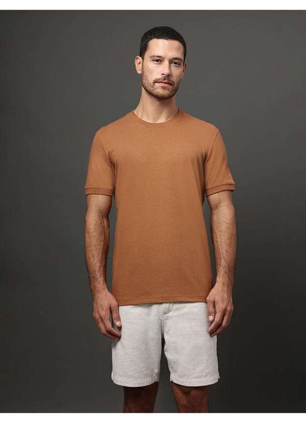 Calvin Klein Jeans - Camiseta Masculina Malhão com Punhos Calvin Klein Jeans - Havana Marrom
