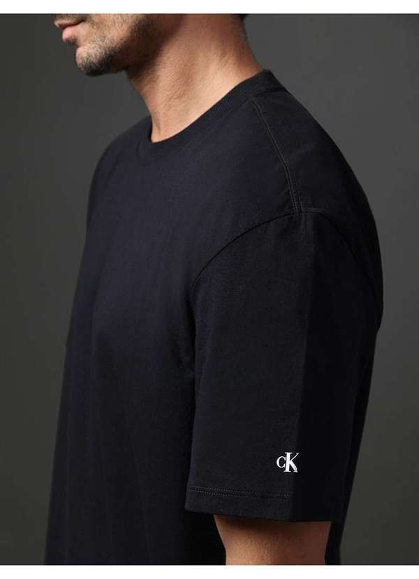Calvin Klein Jeans - Camiseta Masculina Oversized Logo Calvin Klein Jeans - Preto Preto