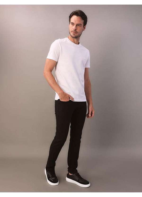 Calvin Klein Jeans - Camiseta Masculina Piquet Patch Borracha Calvin Klein - Branco 2 Branco 3