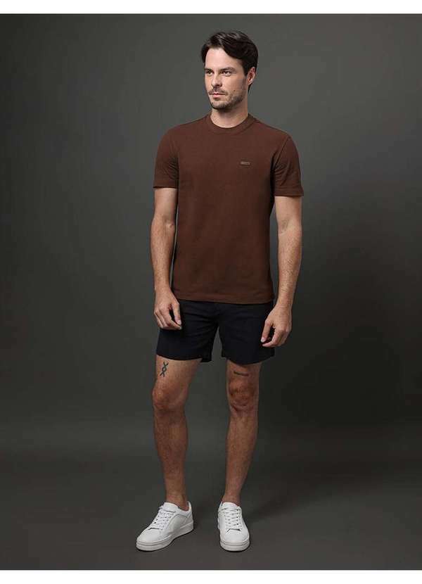 Calvin Klein Jeans - Camiseta Masculina Piquet Patch Borracha Calvin Klein - Marrom Marrom