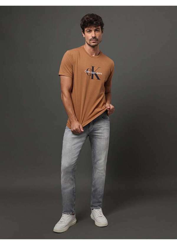 Calvin Klein Jeans - Camiseta Masculina Re Issue Calvin Klein Jeans - Havana Marrom