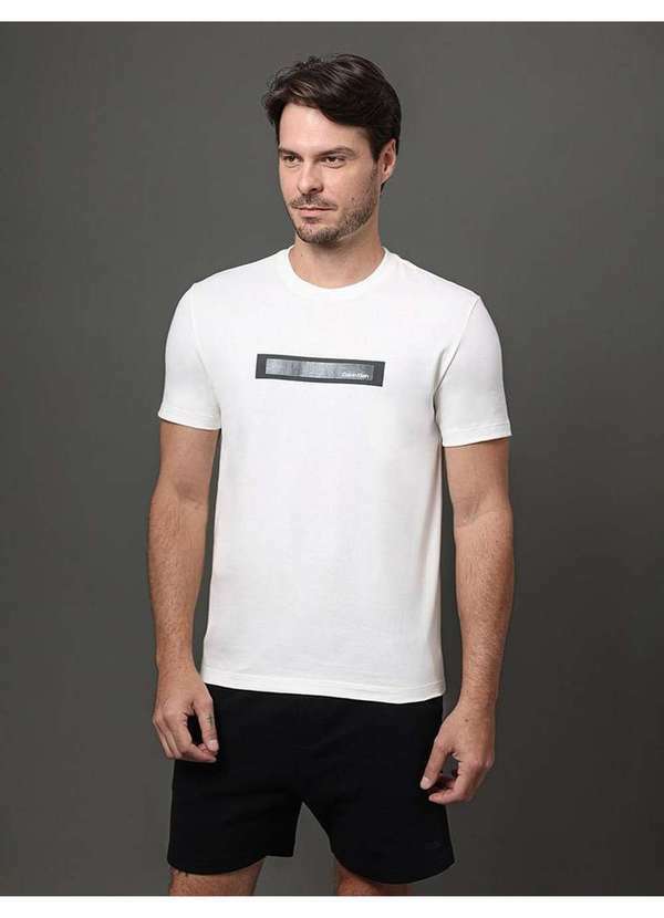 Calvin Klein Jeans - Camiseta Masculina Stripe Logo Gel Calvin Klein - Off White Branco