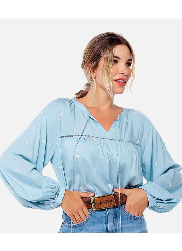 Sob - Blusa Boho Azul em Viscose Bordada Flores Sob - Azul