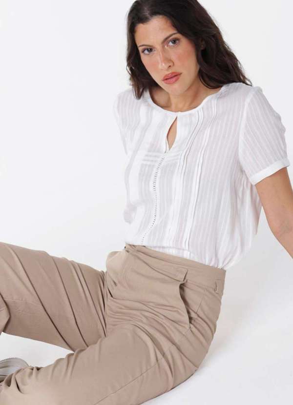 Sob - Blusa Branca de Viscose com Linho Manga Curta Pregas - Branca 5