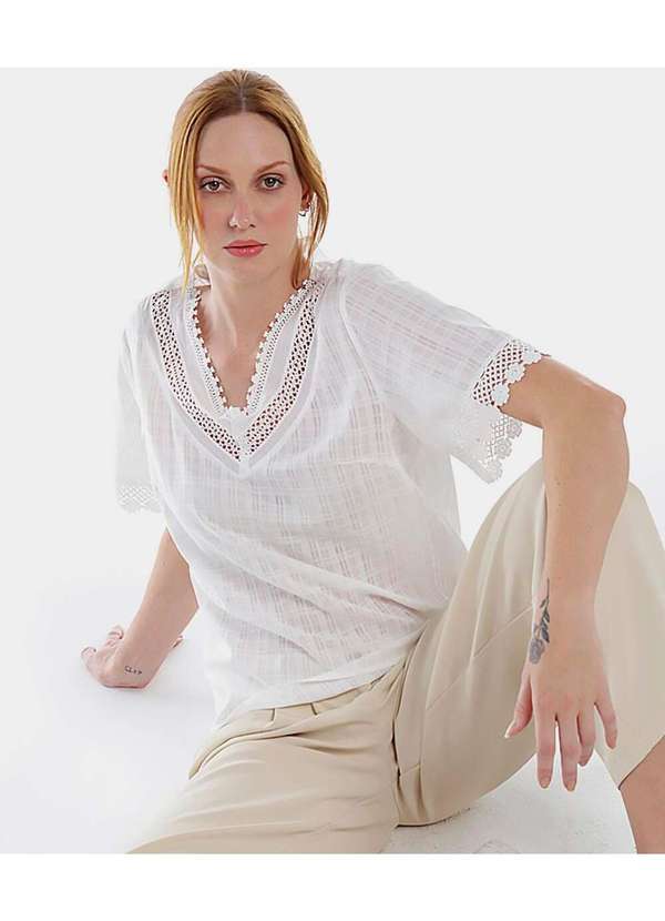 Sob - Blusa Branca Feminina em Algodão Maquinetado com Renda Sob - Branco