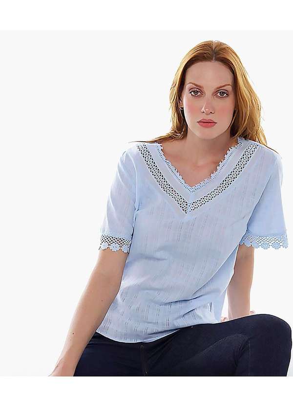 Sob - Blusa Feminina em Algodão Maquinetado Azul Clara com Renda Sob - Azul 2