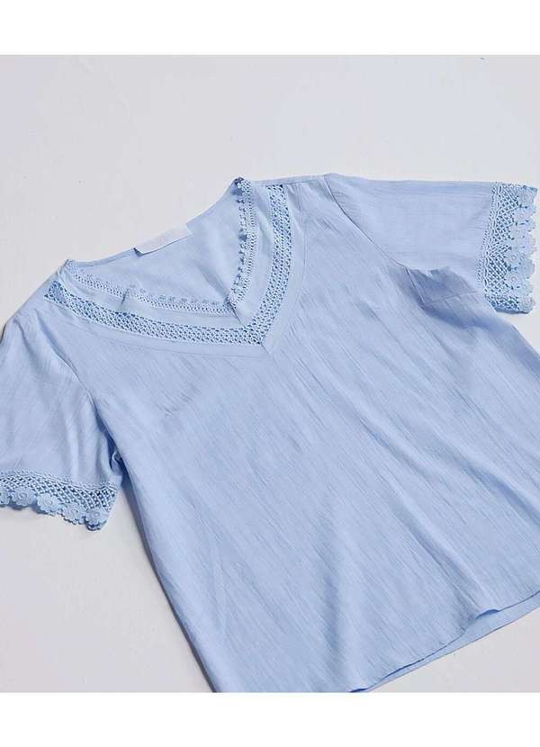 Sob - Blusa Feminina em Algodão Maquinetado Azul Clara com Renda Sob - Azul 7