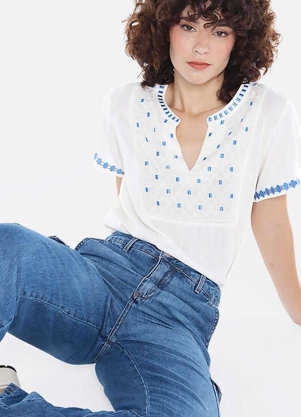 Sob - Blusa Feminina em Viscose Manga Curta Bordada - Branco