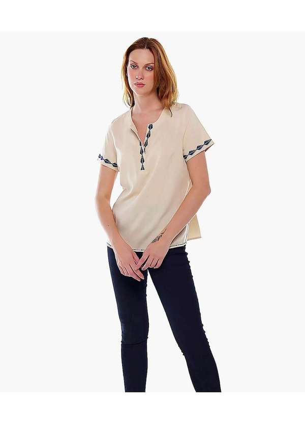 Sob - Blusa Feminina Textura de Linho Manga Curta Bordada Bege 4