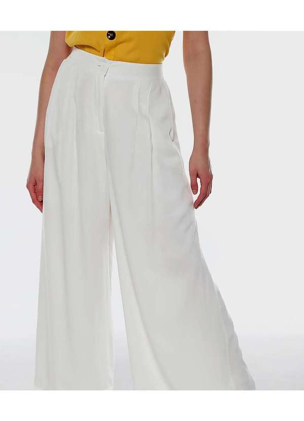 Sob - Calça Pantalona com Pregas Feminina Off White Sob com Bolsos - Branco 2