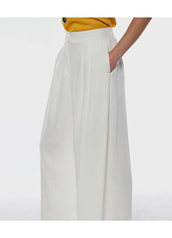 Sob - Calça Pantalona com Pregas Feminina Off White Sob com Bolsos - Branco 3