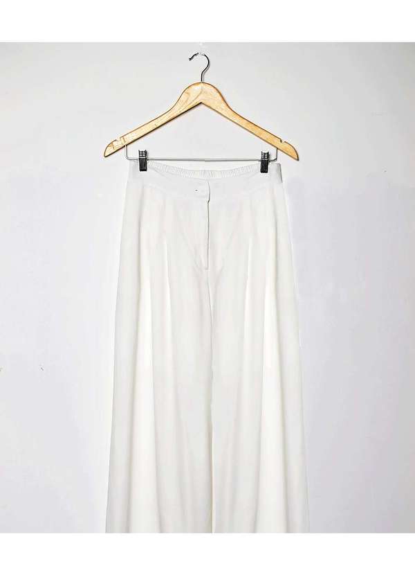 Sob - Calça Pantalona com Pregas Feminina Off White Sob com Bolsos - Branco 6