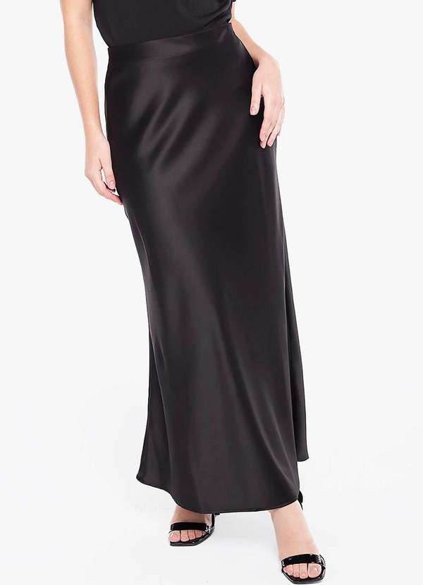 Sob Saia Longa Preta de Cetim Evasê com Elastano Preto