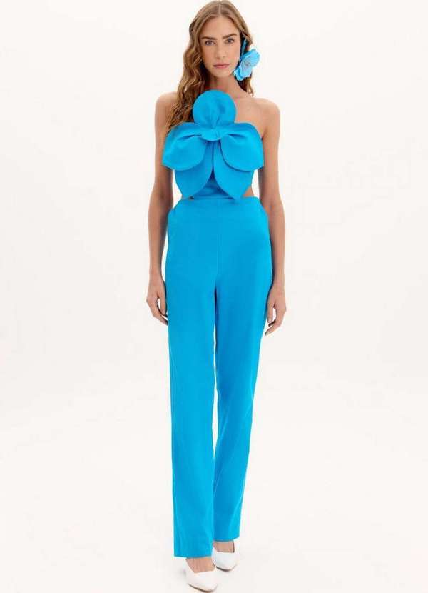 Lança Perfume - Macacão Longo com Recortes e Aplicação de Maxi Flor A1932