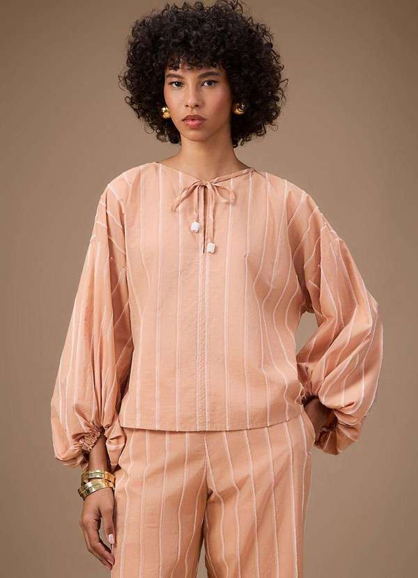 Maria.valentina - Blusa Maria.Valentina Solta Decote Reto Manga Longa Padrão Bege Bege 2