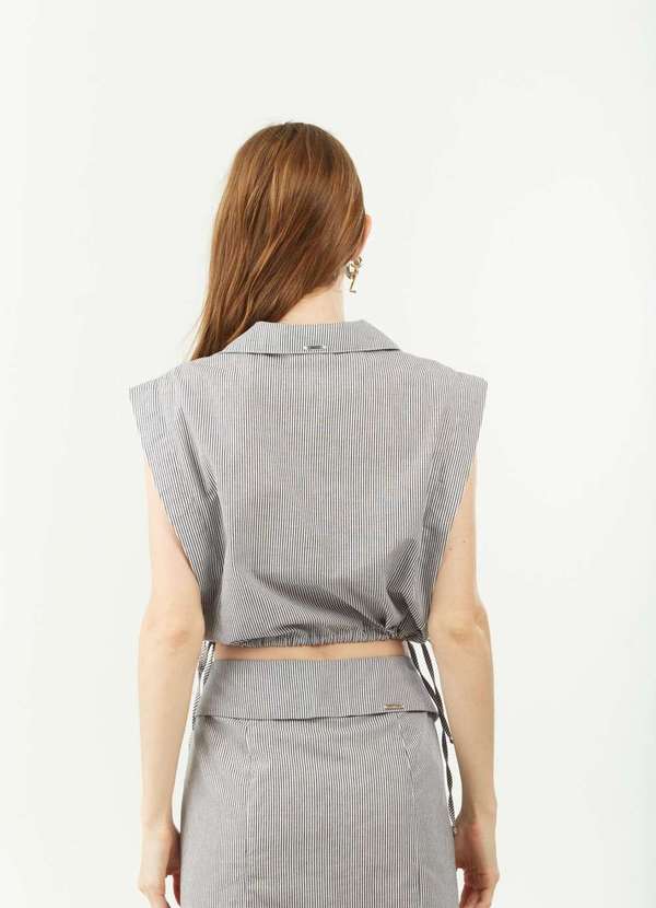 Zinco - Regata Zinco Solta Decote V Cropped Off White Branco 4