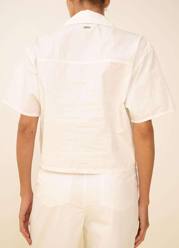 Zinco - Camisa Zinco Solta Gola Tradicional Manga Curta Cropped Off White Branco