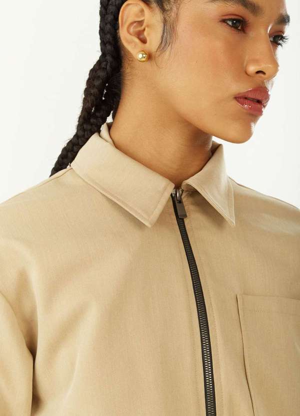 Zinco - Camisa Zinco Solta Gola Tradicional Manga Longa Cropped Bege Bege 3