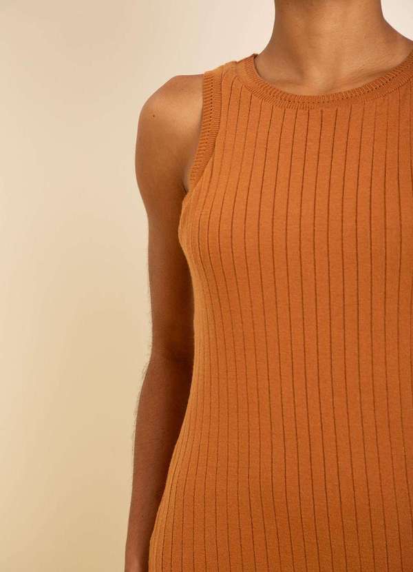 Zinco - Vestido Zinco Ajustado Decote Careca sem Manga Curto Marrom Marrom 4