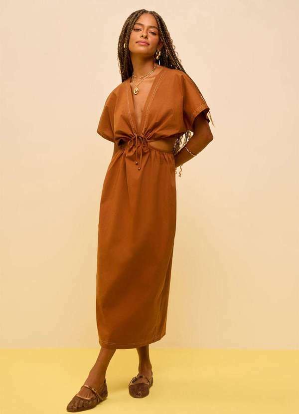 Zinco - Vestido Zinco Solto Decote Canoa Manga 3 Quartos Midi Marrom Marrom