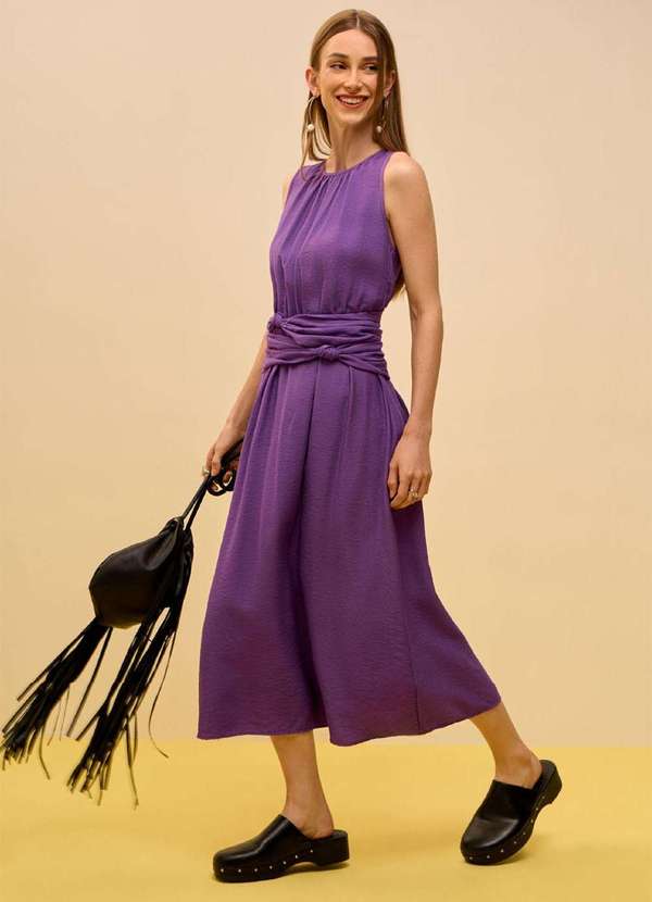 Zinco - Vestido Zinco Solto Decote Canoa sem Manga Midi Roxo Roxo