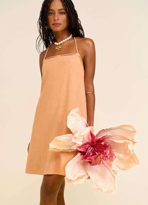 Zinco - Vestido Zinco Solto Decote Reto com Alça Curto Bege Bege