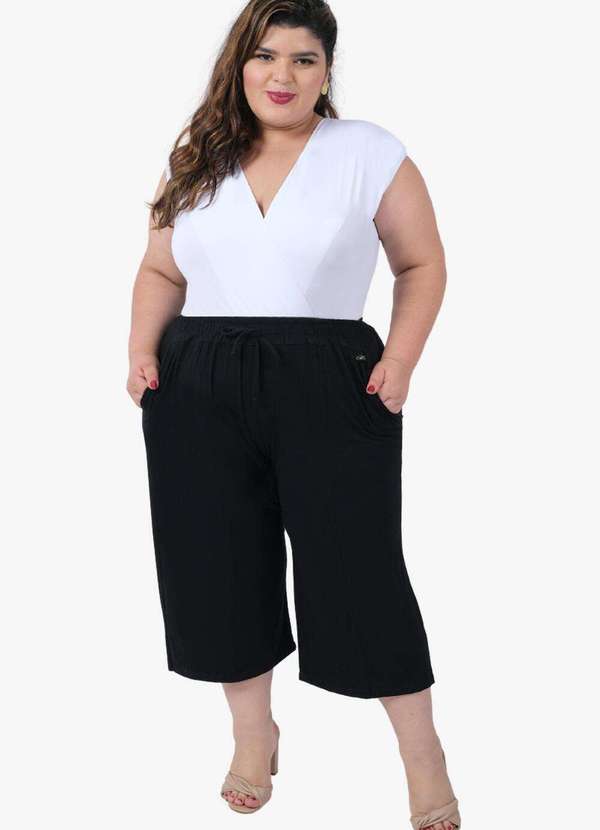 Looks Catwalk - Calça Pantacourt Recorte com Bolso Moda Feminina Plus Size - Preto