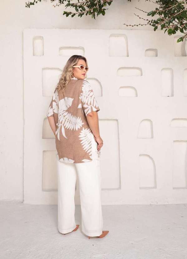 Mais na Moda Plus - Camisa Estampada Plus Size Chic Bia - Mocha 3