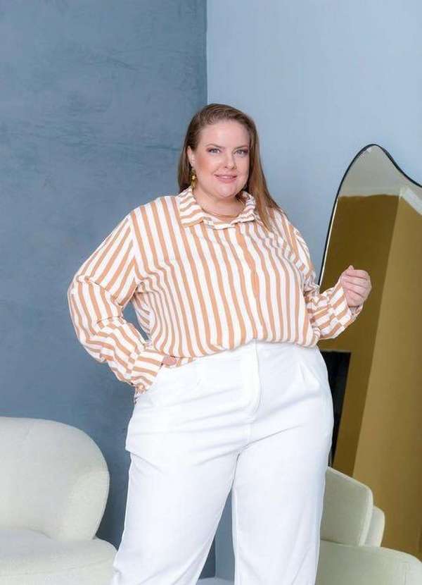 Mais na Moda Plus - Camisa Listrada Oversize Plus Size Chic Bege - Bege
