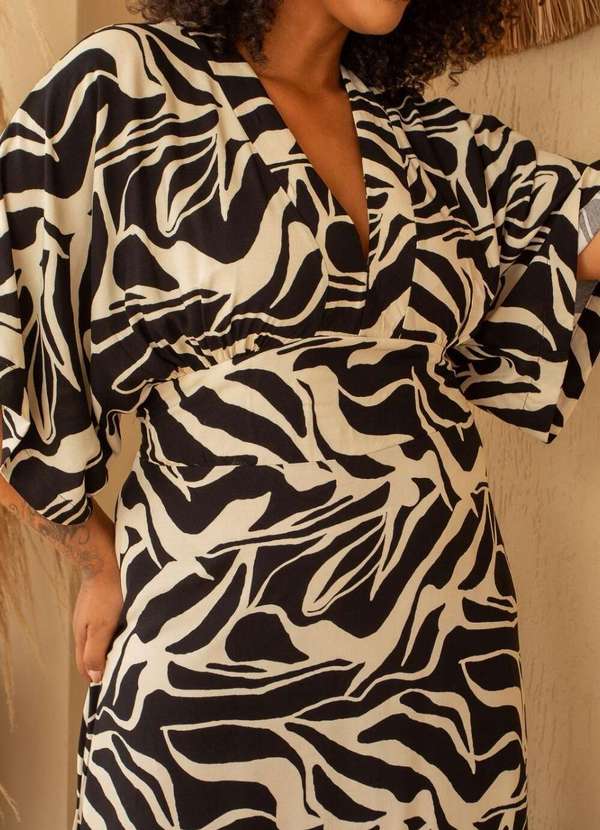 Mais na Moda Plus - Vestido Longo Estampado Chic Feminino Branco e Preto Denise - Preto e Branco 4