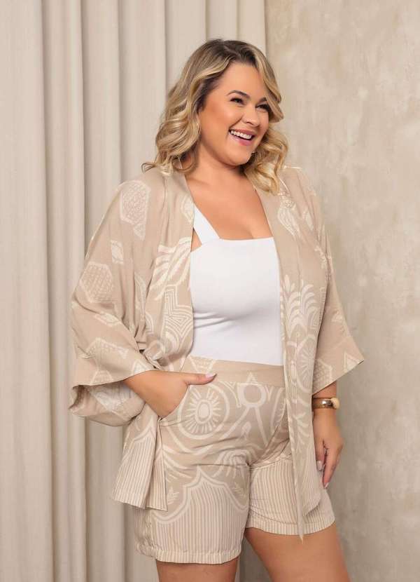 Mais na Moda Plus - Conjunto Plus Size Chic Shorts e Kimono Resort - Bege 4