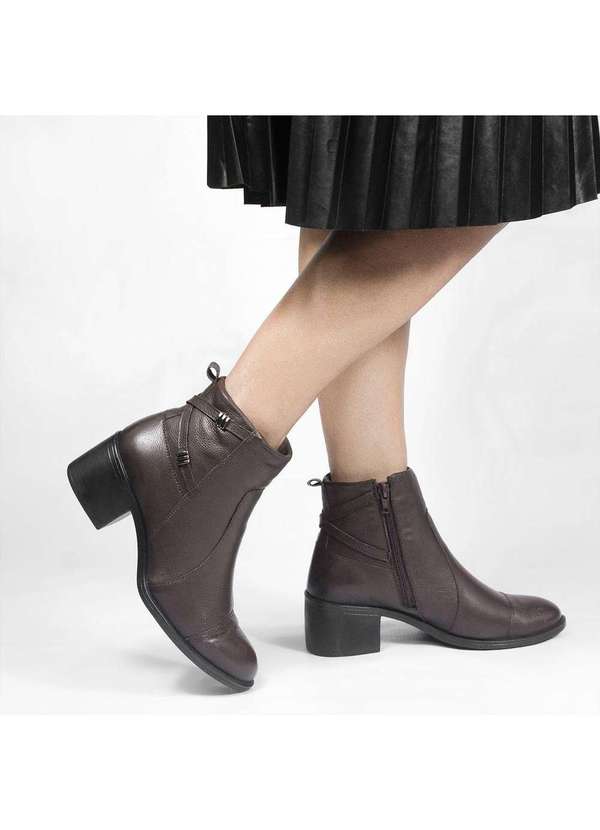 Zatta Calcados - Bota em Couro Salto Bloco Medio Frida Marrom