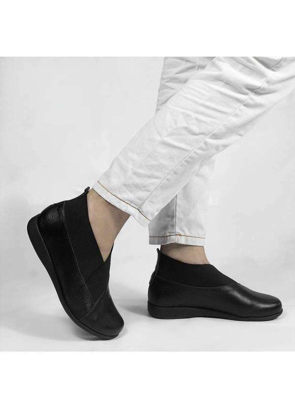 Zatta Calcados - Bota Flat em Couro Elastico Jamile Preto