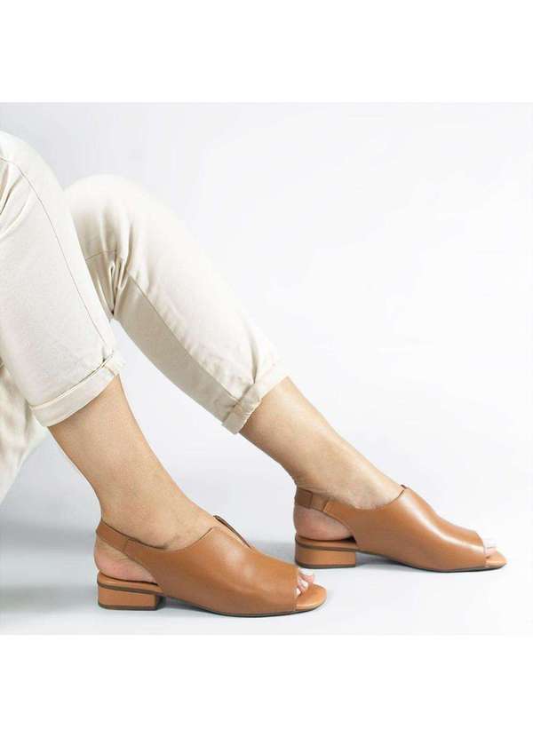 Zatta Calcados - Sandalia Zatta Baixa  Basica Couro Filomena Marrom