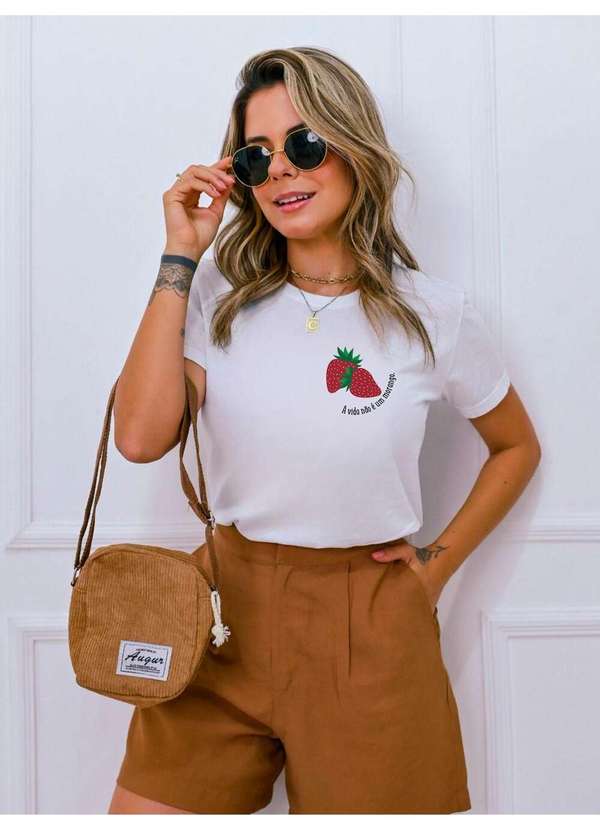 Cianitas - Camiseta Feminina Branca a Vida Não é um Morango - Branca