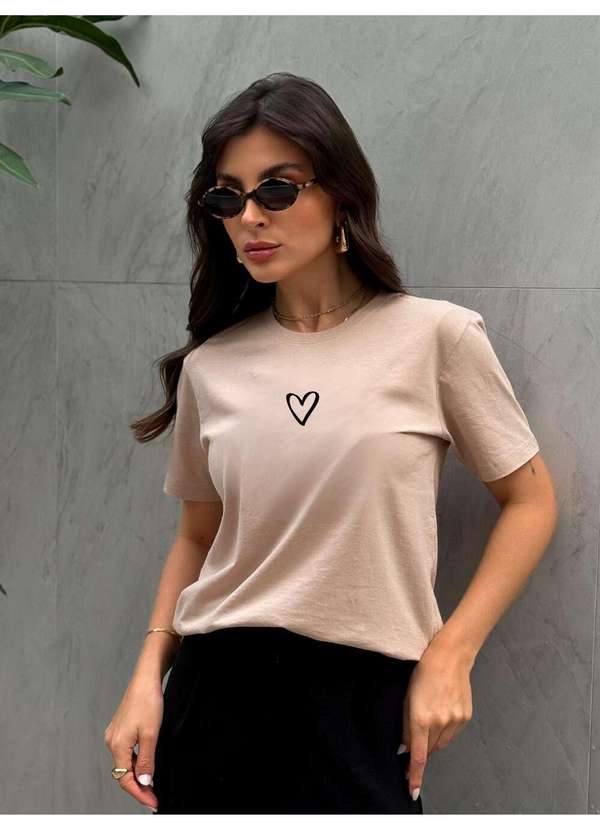 Cianitas - Camiseta Feminina Chocolate Coração Vazado - Chocolate