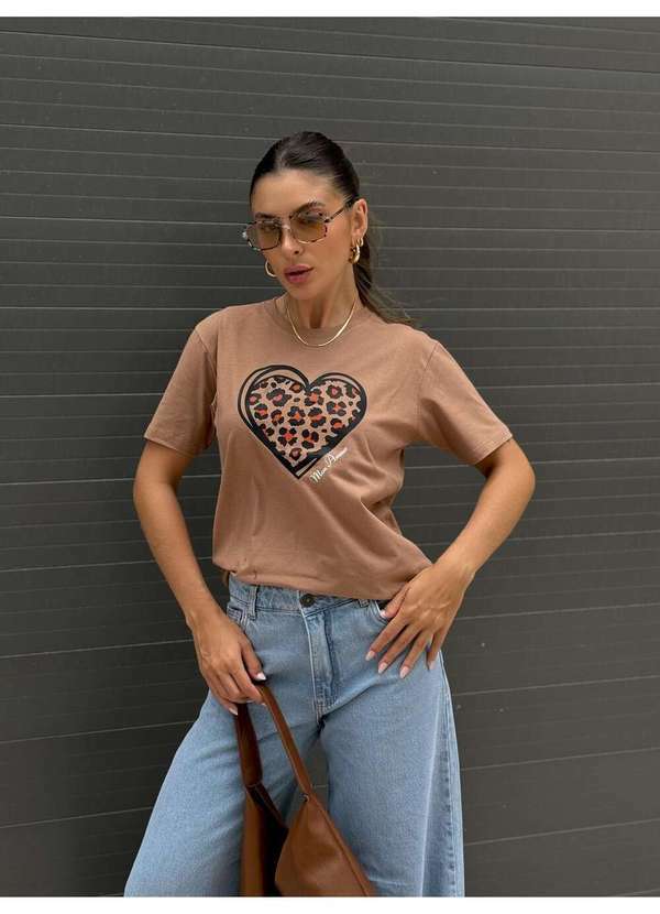 Cianitas - Camiseta Feminina Marrom Claro Coração Animal Print - Marrom