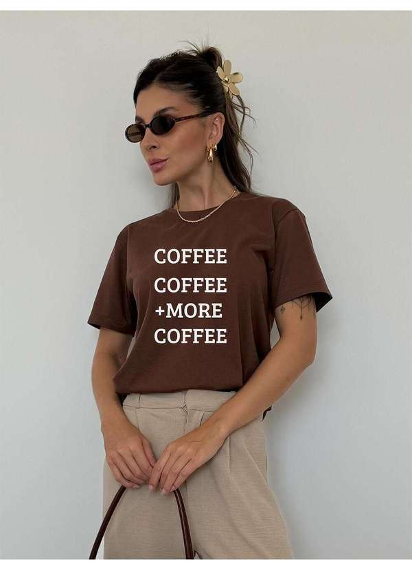 Cianitas - Camiseta Feminina Marrom Escuro Coffee More - Marrom