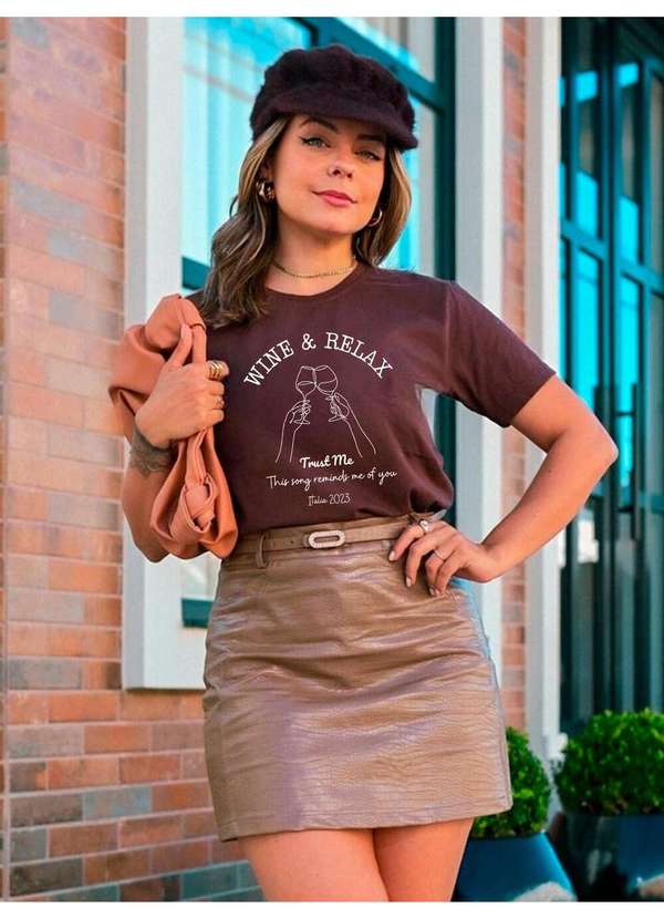 Cianitas - Camiseta Feminina Marrom Escuro Wine & Relax - Marrom 2