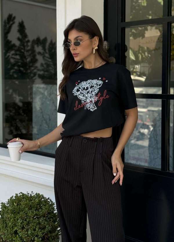 Cianitas - Camiseta Feminina Preta Buquê - Preta 2