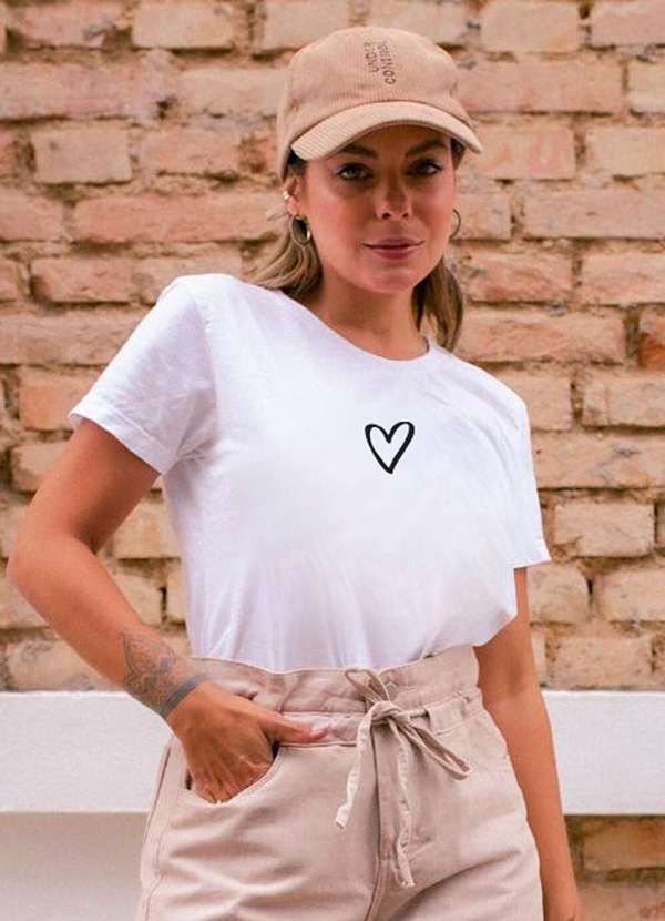 Cianitas - Camiseta Feminina Branca Coração Vazado - Branca