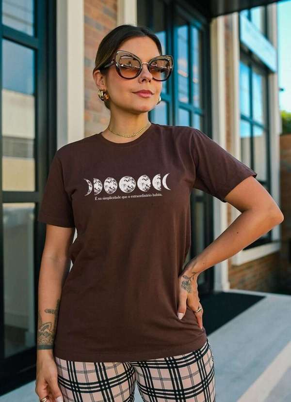 Cianitas - Camiseta Feminina Marrom Escuro Fases da Lua - Marrom 2