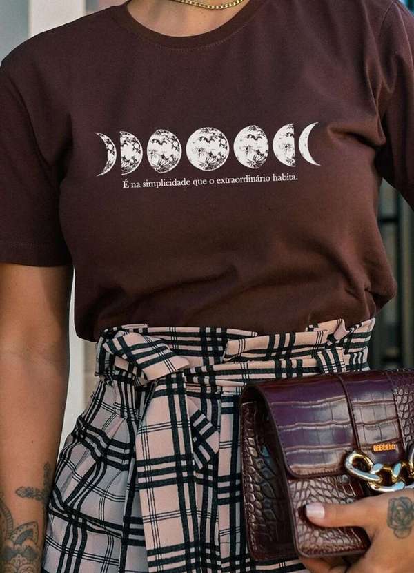 Cianitas - Camiseta Feminina Marrom Escuro Fases da Lua - Marrom 3