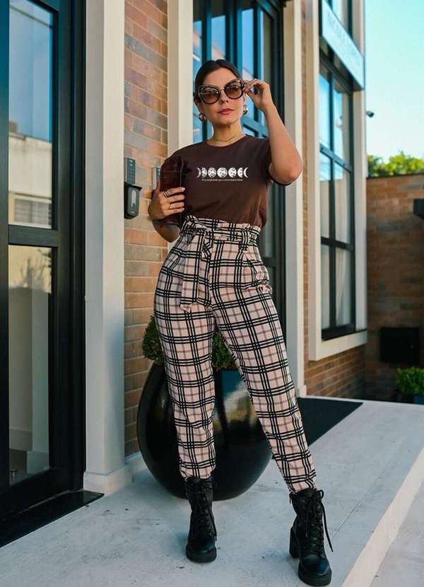 Cianitas - Camiseta Feminina Marrom Escuro Fases da Lua - Marrom 4